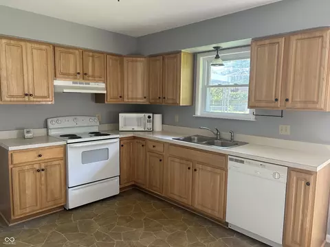 1365 Hope Dr, Avon, IN 46123 photo 12