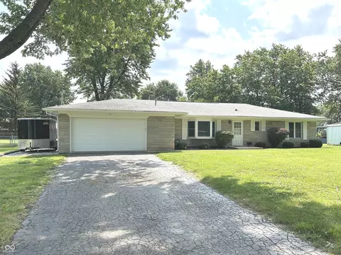 1365 Hope Dr, Avon, IN 46123 photo 2