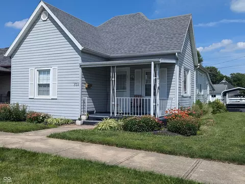824 N Arthur St, Rushville, IN 46173