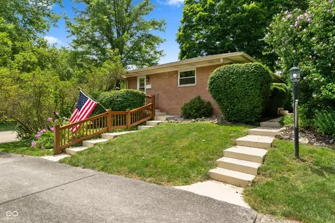 6559 Honeysuckle Ln, Indianapolis, IN 46237