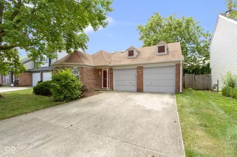 9815 River Oak Ln N, Fishers, IN 46038