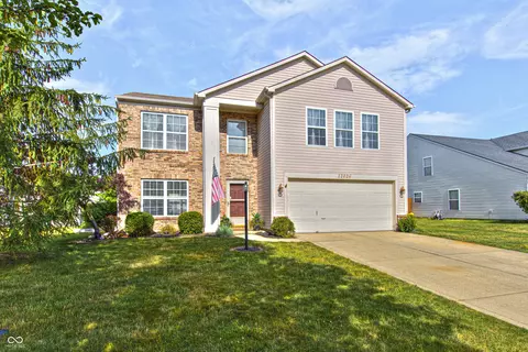 12026 Chapelwood Ln, Fishers, IN 46037