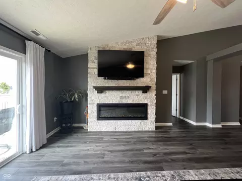 Living - 6643 Laurelwood Dr, Pendleton, IN 46064 photo 3 of 3