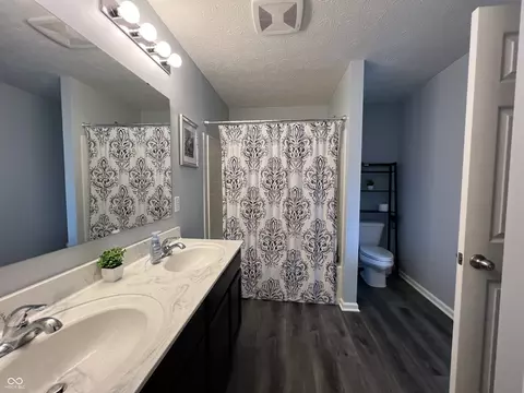 Bath - 6643 Laurelwood Dr, Pendleton, IN 46064 photo 2 of 2