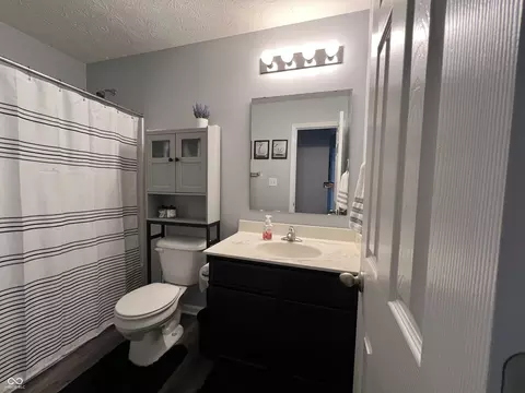 Bath - 6643 Laurelwood Dr, Pendleton, IN 46064 photo 1 of 2