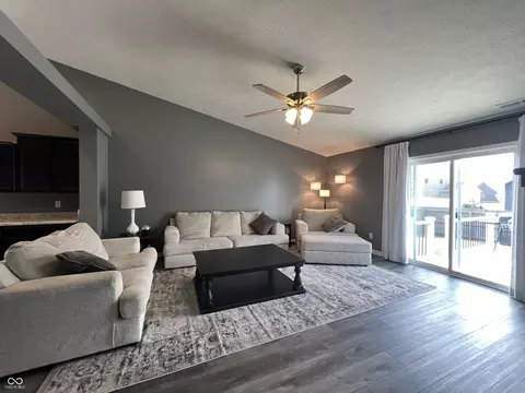 Living - 6643 Laurelwood Dr, Pendleton, IN 46064 photo 2 of 3