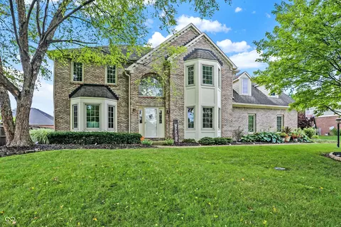 8230 Admirals Landing Pl, Indianapolis, IN 46236