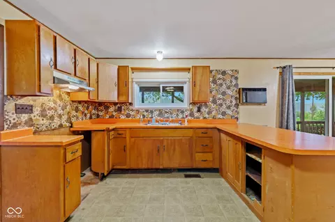 Kitchen - 1367 S 400 E, Marion, IN 46953 photo 2 of 6