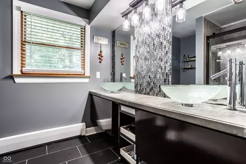 Bath - 10738 S 575 W, Pendleton, IN 46064 photo 3 of 5
