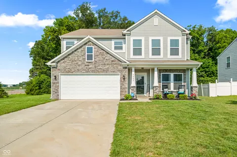 5682 Deer Valley Ct, Columbus, IN 47201