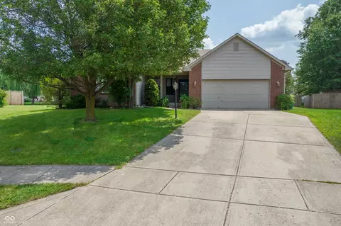 9945 Glenburr Ct, Fishers, IN 46038