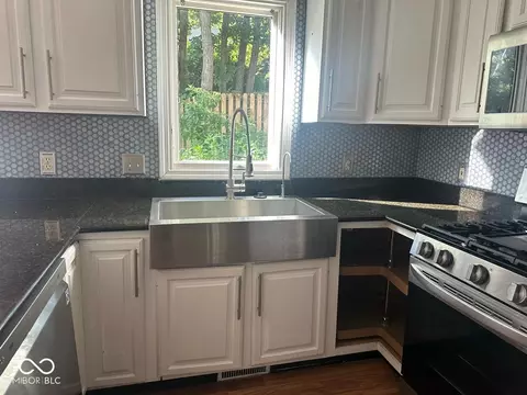Kitchen - 4376 W Silverthorne St, Bloomington, IN 47404 photo 3 of 5