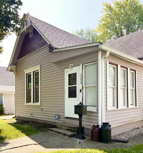 1359 Division St, Noblesville, IN 46060