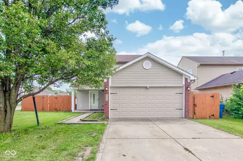 4323 Village Bend Dr, Indianapolis, IN 46254