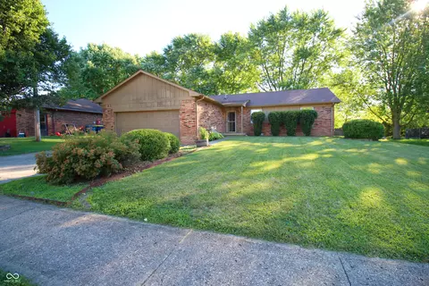 330 Center St, Whiteland, IN 46184
