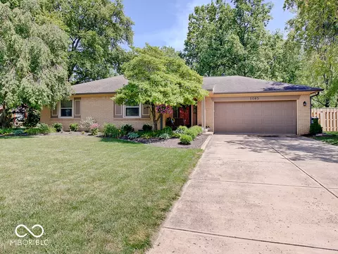 1085 Laguna Ln, Greenwood, IN 46143