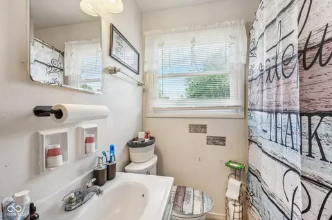 Bath - 7352 E 54th St, Lawrence, IN 46226 photo 1 of 2