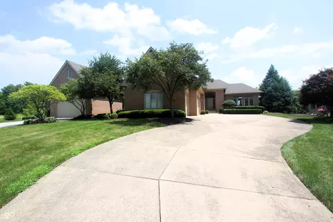 1519 Hazelwood Ct E, Greenwood, IN 46143
