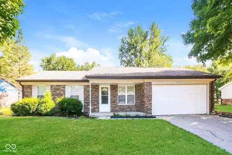820 Burr Oak Dr, Indianapolis, IN 46217