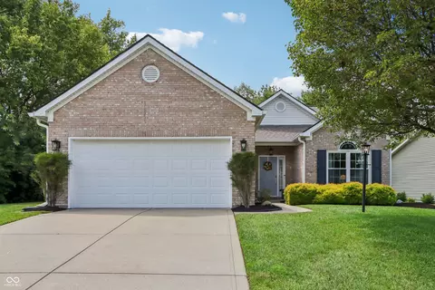 13802 Plantree Dr, Carmel, IN 46033