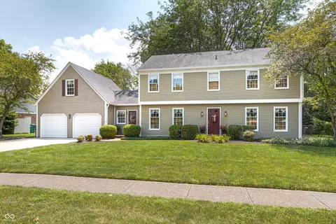 825 Sunblest Blvd, Fishers, IN 46038