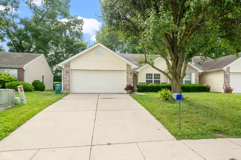 1021 Ebony Cir, Franklin, IN 46131