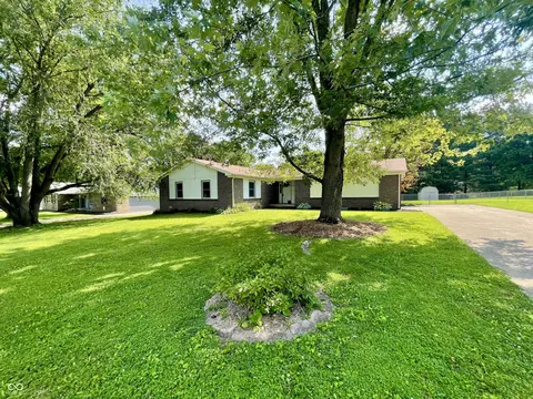 609 San Carlos Dr, Greenwood, IN 46142