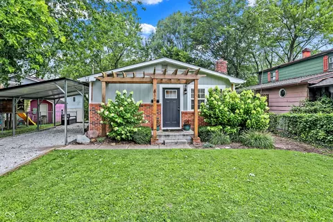 815 S 5th St, Noblesville, IN 46060