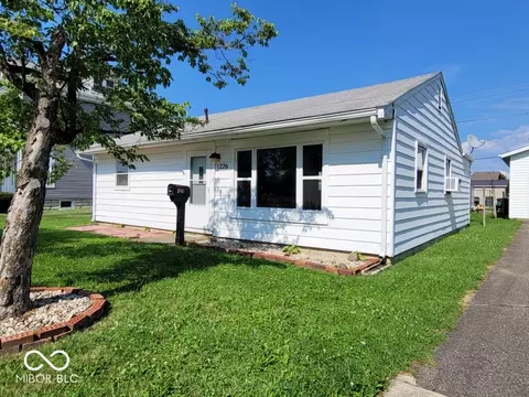1226 N Main St, Rushville, IN 46173