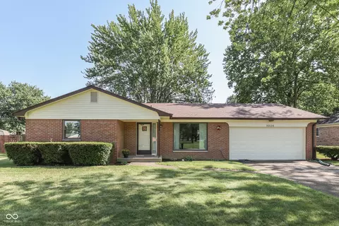 1026 Lawndale Ct, Greenwood, IN 46142