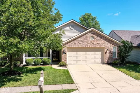 10492 Cedar Dr, Fishers, IN 46037