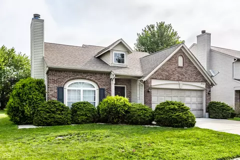 6745 Dorchester Dr, Zionsville, IN 46077