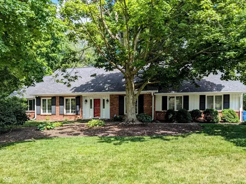 7655 Camelback Dr, Indianapolis, IN 46250