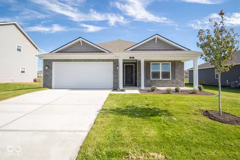 831 Carson Ln, Greenfield, IN 46140
