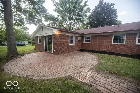 703 Raymond St, Plainfield, IN 46168 photo 4