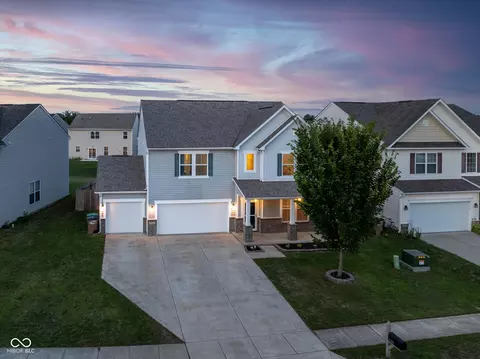 3269 Rolling Hill Dr, Columbus, IN 47201
