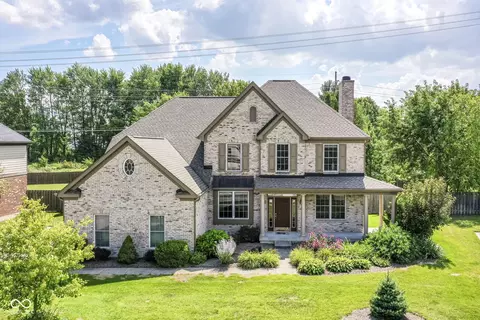 4273 Honeysuckle Ln, Zionsville, IN 46077