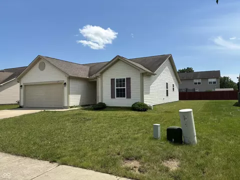 2739 Bluestone Dr, Greenfield, IN 46140