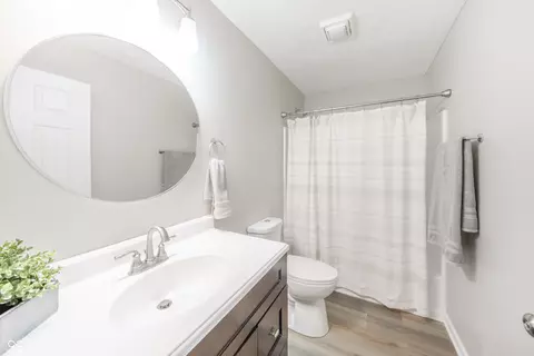 Bath - 1110 Pendle Hill Ave, Pendleton, IN 46064 photo 3 of 3