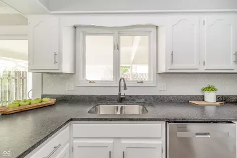 Kitchen - 1110 Pendle Hill Ave, Pendleton, IN 46064 photo 4 of 6