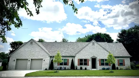 810 S Buckingham Rd, Yorktown, IN 47396