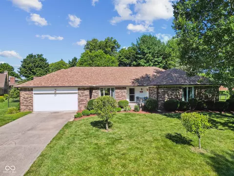 644 Ashbourne Ln, Greenwood, IN 46142