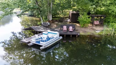 1611 W Peoga Lake Dr, Trafalgar, IN 46181