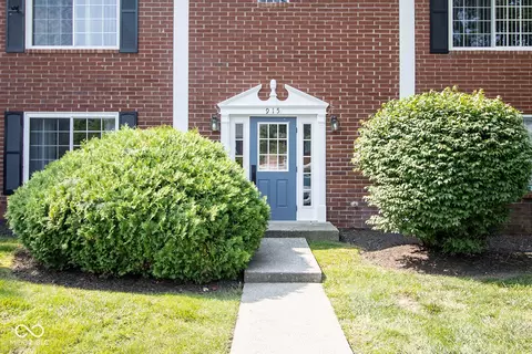 915 Hoover Village Dr #915D, Indianapolis, IN 46260