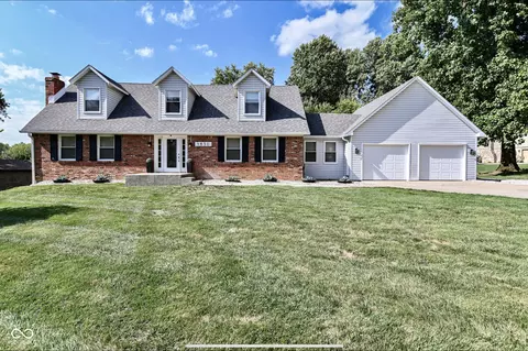 1850 Skyline Dr, Greenwood, IN 46143