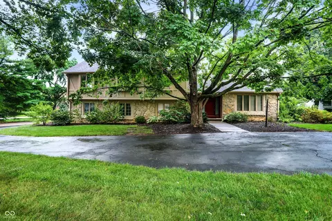 40 Blackstone Pl, Zionsville, IN 46077