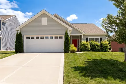 827 Blue Ash Trl, Greenwood, IN 46143