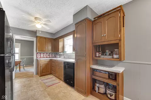 Kitchen - 604 E Columbia St, Flora, IN 46929 photo 2 of 3