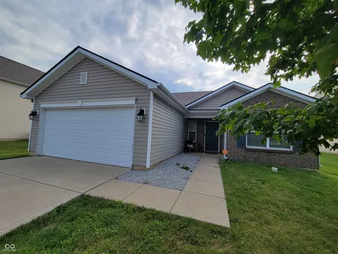 3361 Firethorn Dr, Whitestown, IN 46075
