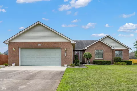 4717 Blue Fox Ct, Columbus, IN 47203